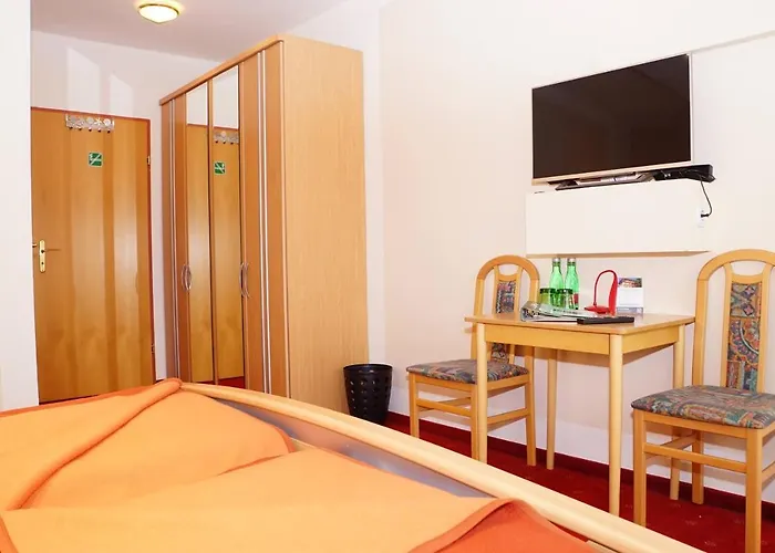 Отель Hudelist 3*